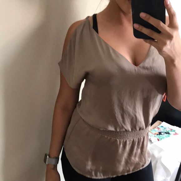 BCBGMAXAZRIA cold shoulder blouse - Picture 2 of 6